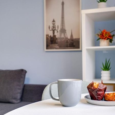Апартаменты Chic 1Br House In Hounslow - 12 Mins From Heathrow Airport Feltham Экстерьер фото