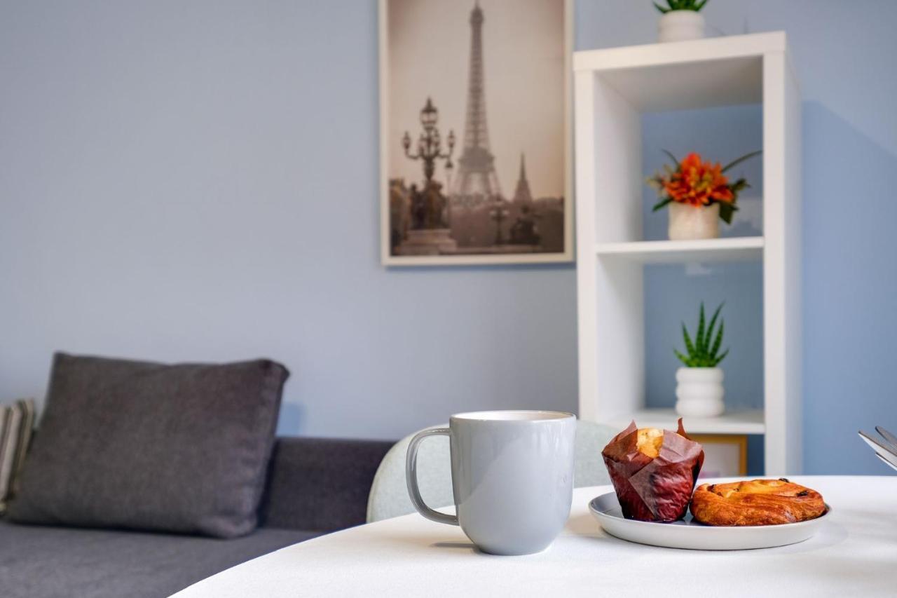 Апартаменты Chic 1Br House In Hounslow - 12 Mins From Heathrow Airport Feltham Экстерьер фото