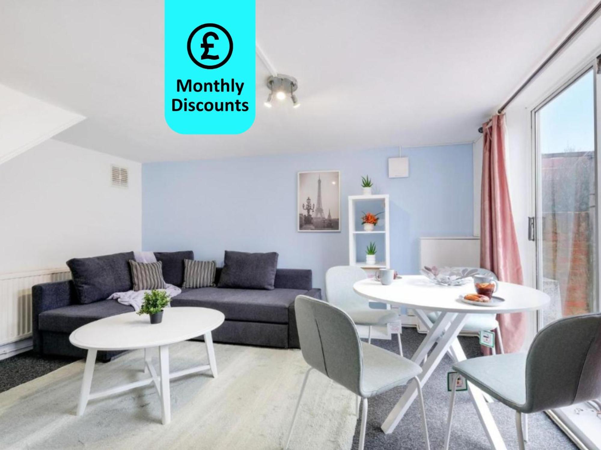 Апартаменты Chic 1Br House In Hounslow - 12 Mins From Heathrow Airport Feltham Экстерьер фото