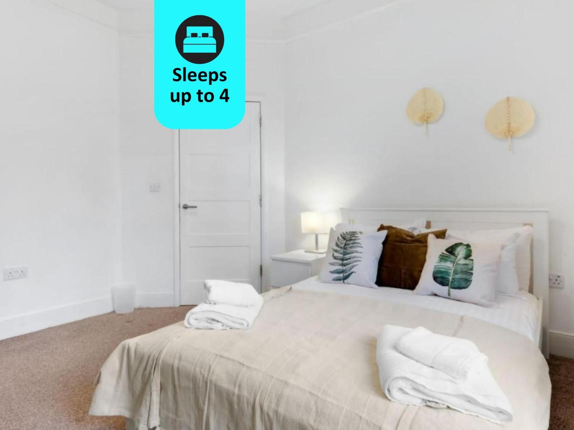 Апартаменты Chic 1Br House In Hounslow - 12 Mins From Heathrow Airport Feltham Экстерьер фото